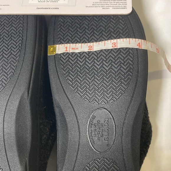 NWT Isotoner Men’s Indoor/Outdoor Memory Foam Slippers - Picture 14 of 15